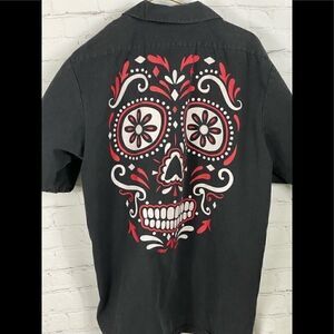 Spirit Halloween Hasta La Muerte S/S Shirt. Large